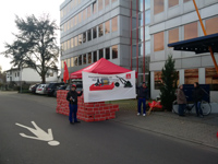 Tarifrunde Warnstreikaktion Prominent 2015 (3).jpg